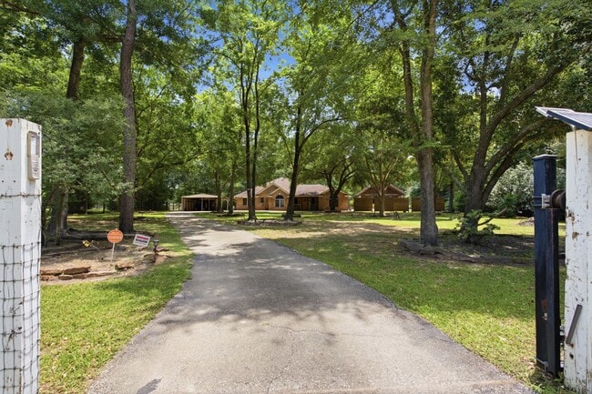 Photo - 223 Pin Oak Ln