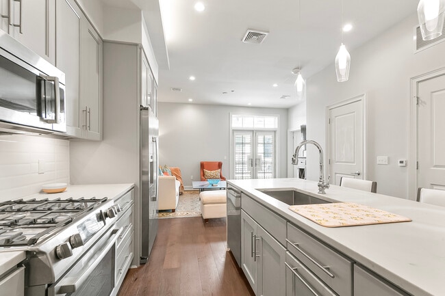 Photo - 731 Saint Charles Ave Unidad 414