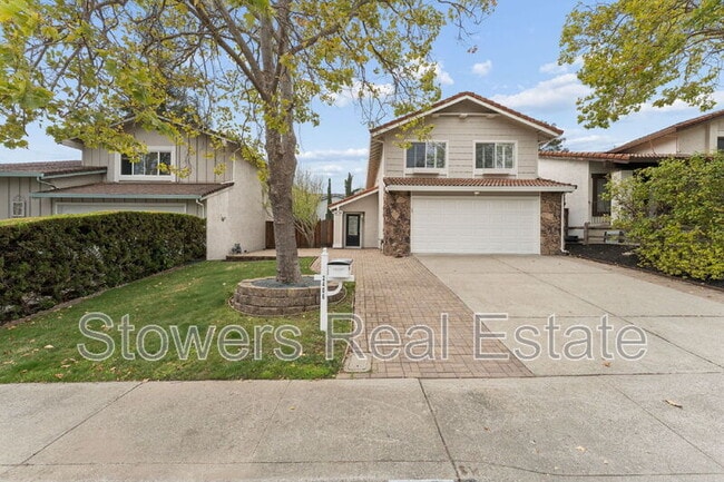 Building Photo - 2406 Talavera Dr