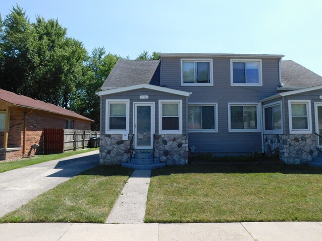 Building Photo - Private Entry Duplex near Lake St Clair
