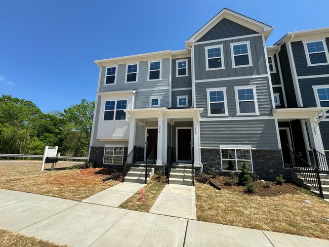 Building Photo - 370 Devon Clfs Dr