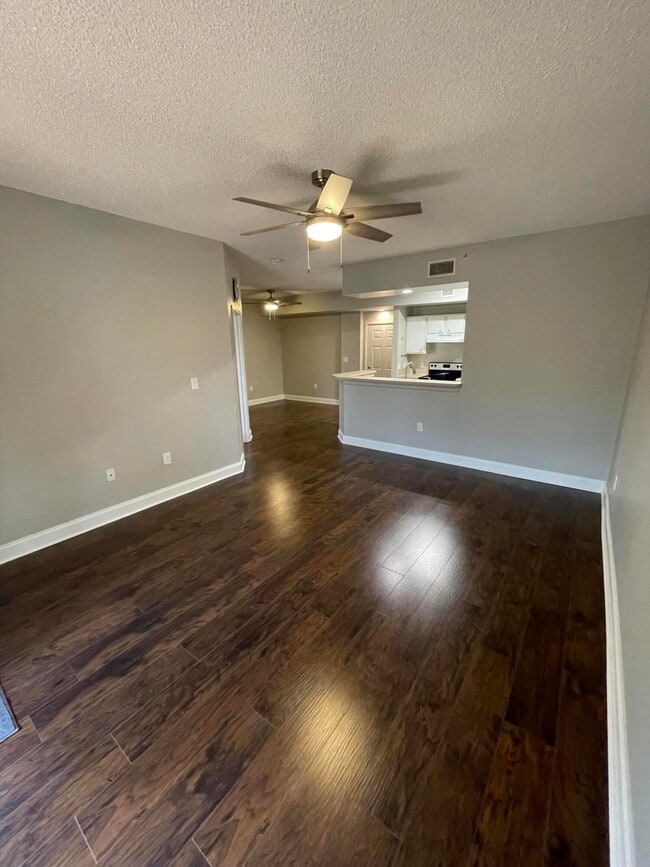 Photo - 1000 Scotia Dr Unit 105