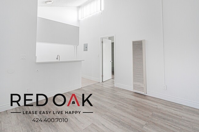 Building Photo - 10810 Sarah St Unit 10