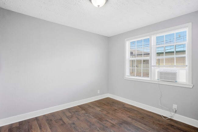 Photo - 2311 N Louis St Unidad 2311 .5