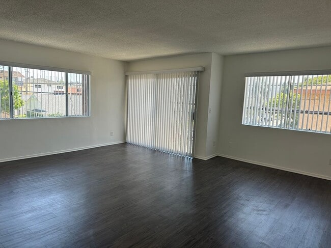 Photo - 939 S Cabrillo Ave