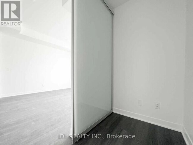 Photo - 185 Alberta Ave Unit 313