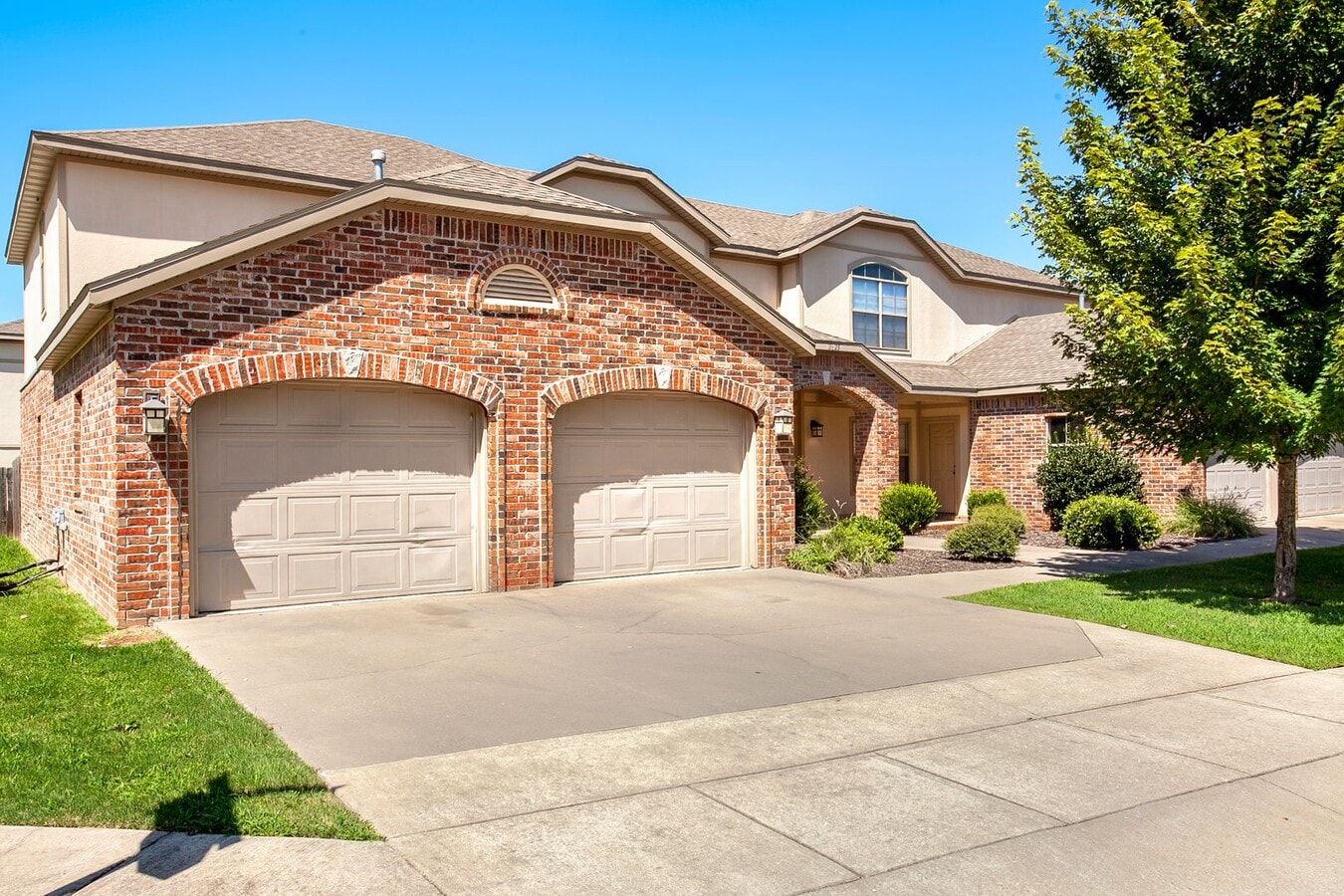 Photo - 3 bed, 2 bath Condo - ASK ABOUT OUR CASHLESS SECURITY DEPOSIT OPTION.