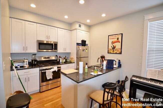 Building Photo - 405 S Huntington Ave Unit 2R Rental