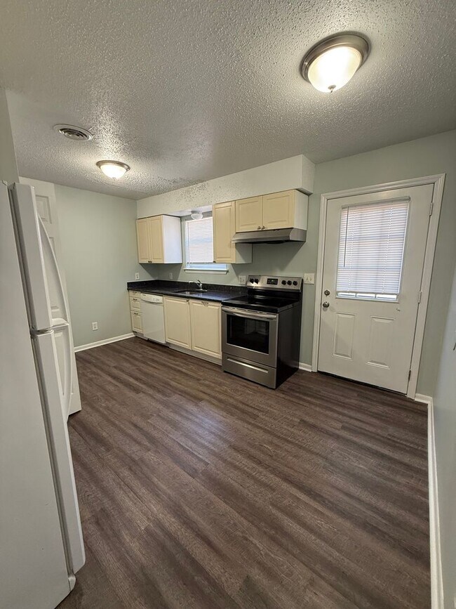 Photo - 413 Booth Rd