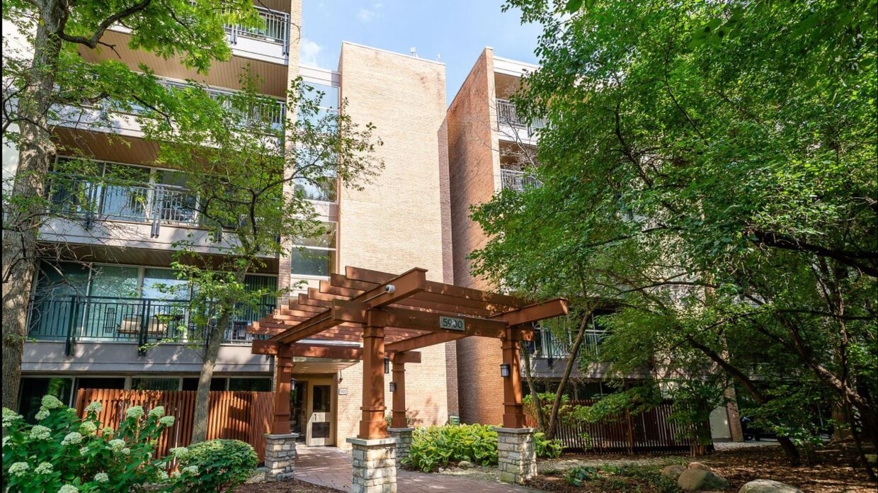 Building with secure entrance and elevator - 5900 Oakwood Dr (Lisle, IL)