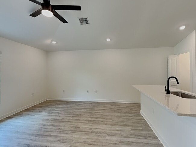 Photo - 3211 3rd St SW