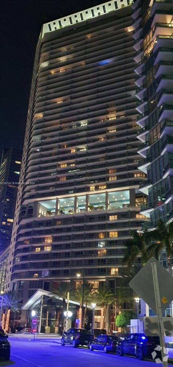 Building Photo - 1300 Brickell Bay Dr Unit 1107 Rental