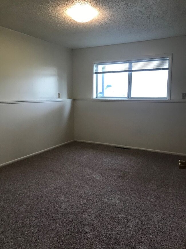 Photo - Move-In Today 2 Bedroom 1 Bathroom Apartment Close to Campus!