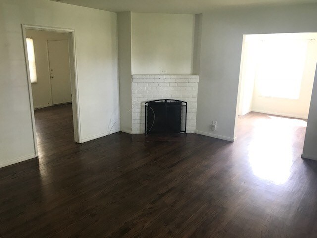 Sala de estar - 3936 S Victoria Ave