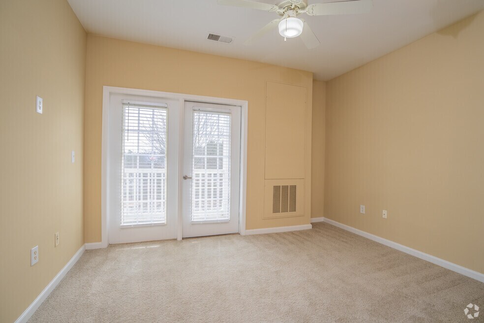 Tyler 1BR, 1BA - 764SF - Living Room