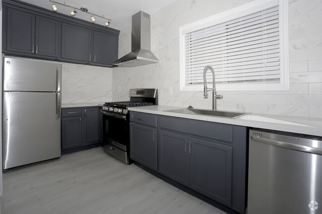 1BR, 1BA - Rear - 338 - 350 E. 7th St.