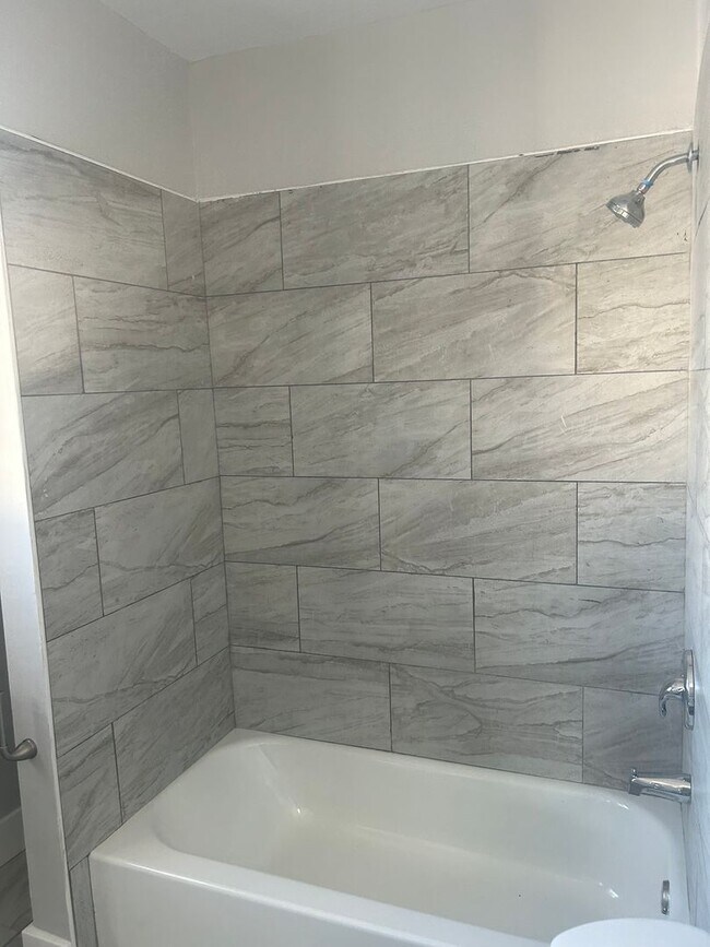 Photo - 3BR 1,5 bath Only with 3 Br pha voucher