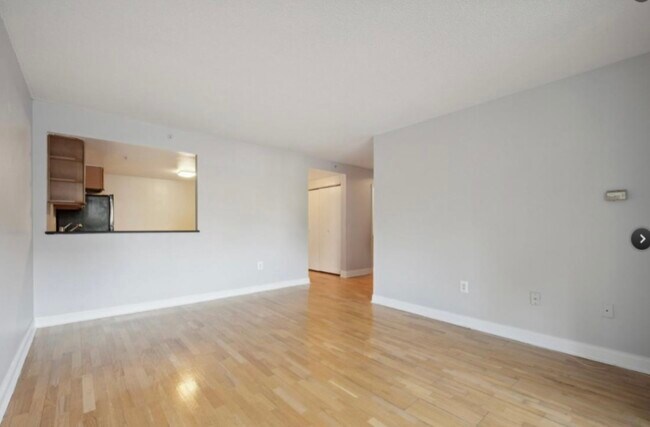 Passthrough window to Kitchen - 2001 Hamilton St Unit 319