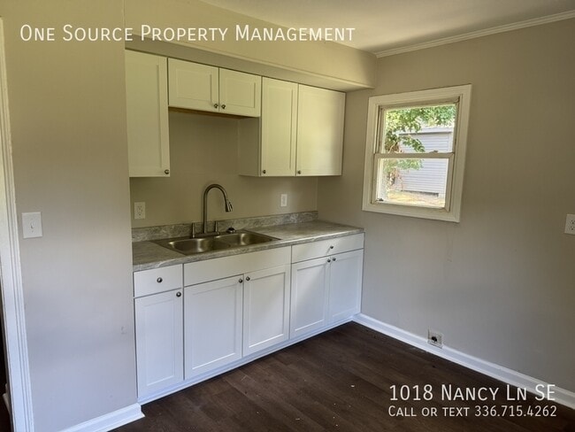 Photo - 1018 Nancy Ln SE