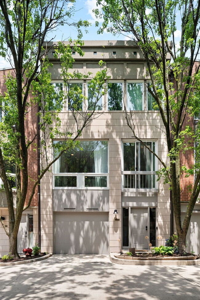 Photo - 2675 N Greenview Ave Townhome