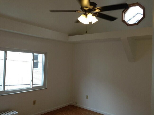 Photo - Luxurious 2 Bedroom on a dead end street o...