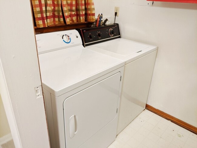 Photo - 214 S Hillsdale Ct Unit 1