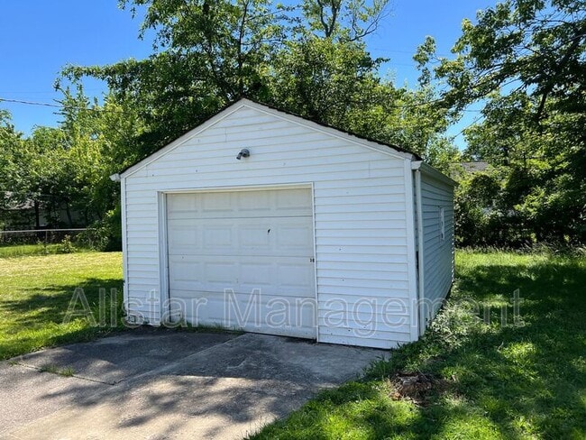 Photo - 1480 E 196th St