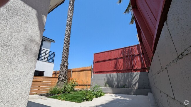 Building Photo - Fenced Private Yard in Newer Build Studio ... Unit 6736 Thomson Court Rental
