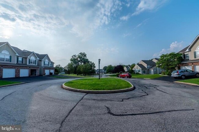 Photo - 908 Holly Ct