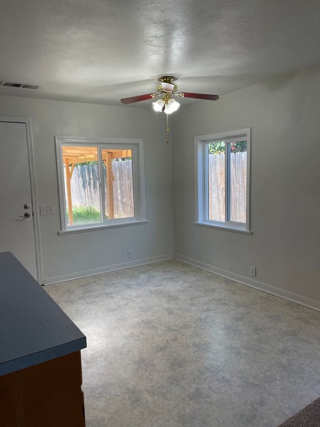 Photo - 3 bedroom house in Newton Creek Neighborhood