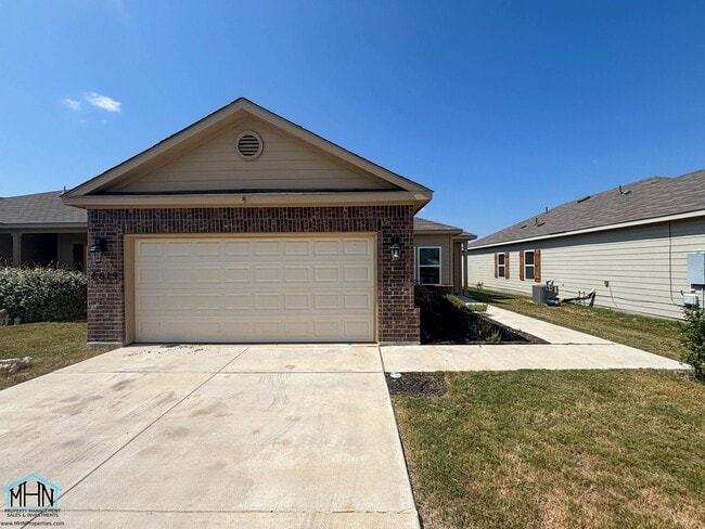 Building Photo - Inviting 3-bedroom, 2-bathroom House, Epit...