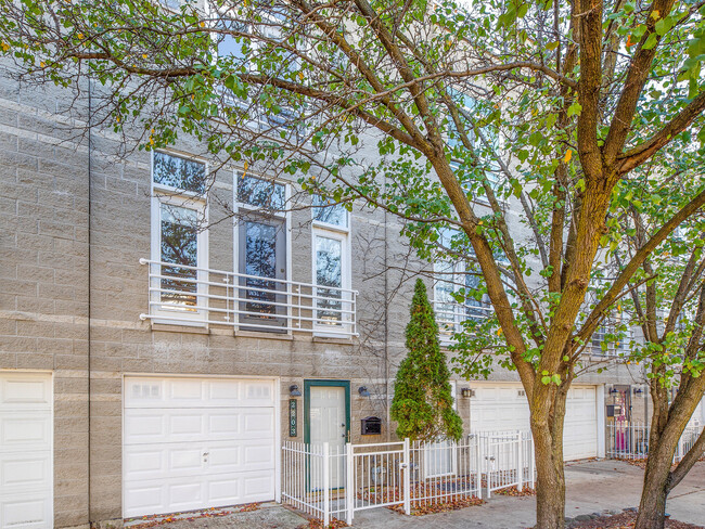 Photo - 2203 W Ohio St Townhome