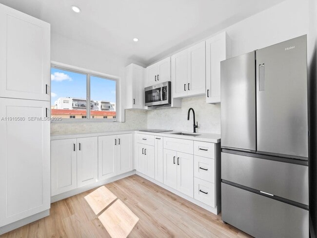 Photo - 300 NW 7th Ave Unidad 1