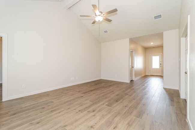 Photo - 1505 Woodwinds Dr