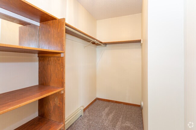 1 BR, 1 BA - 750 SF