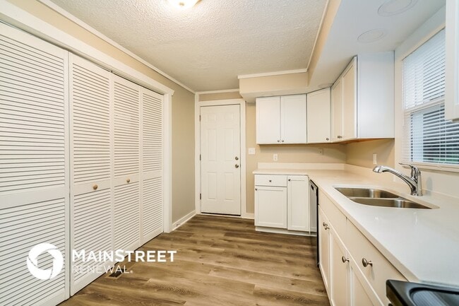 Photo - 639 S Harriet St