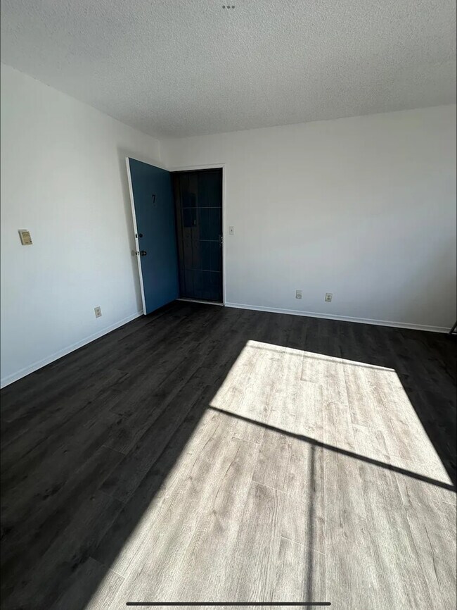 4201 McLaughlin Ave Unit 7