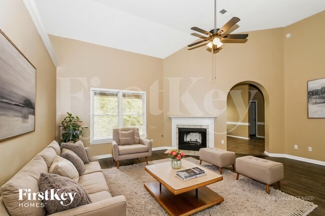 Photo - 844 Tropicana Dr E