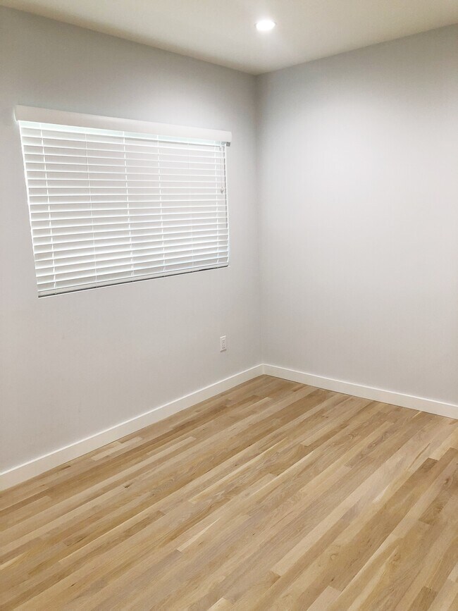 Living Room - 10847 Jefferson Blvd