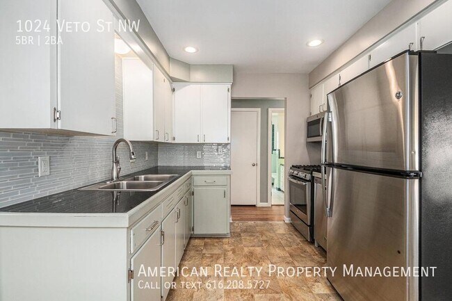 Photo - 1024 Veto St NW