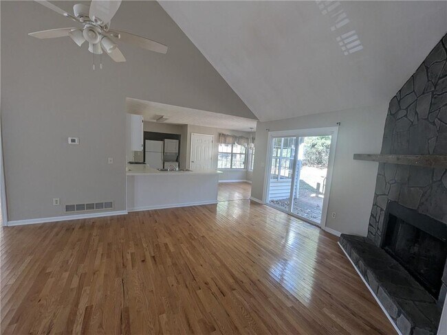 Photo - 1995 Holly Cove Rd