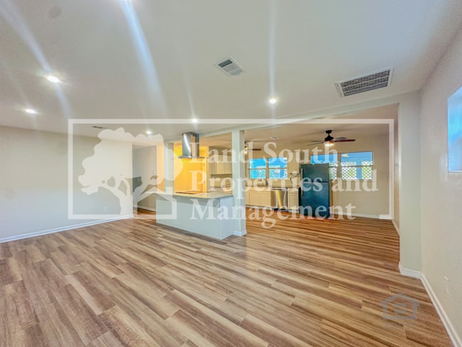 Photo - 2618 S Palmeden Dr