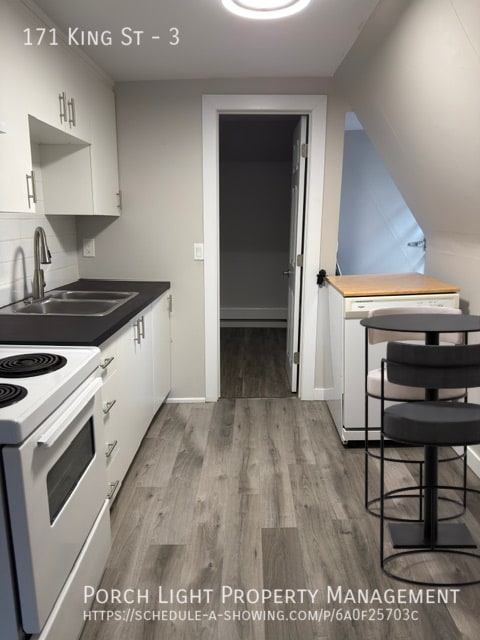 Photo - All Inclusive 2 Bedroom in FANTASTIC walkable St. Catharines Location Unit 3
