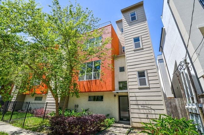 Building Photo - 1505 Utah St