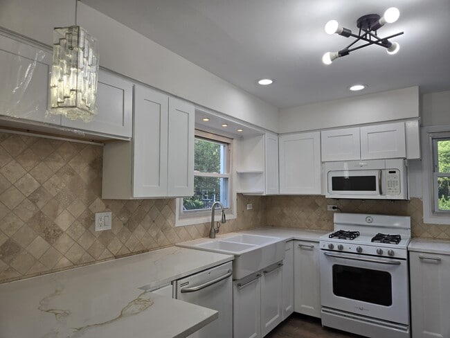 Photo - 58 E 55th St
