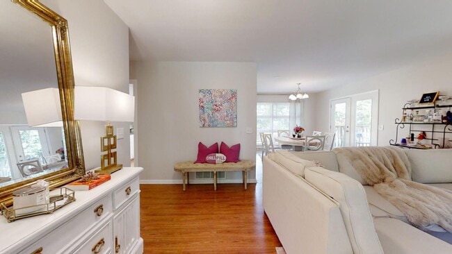 Photo - AVAILABLE NOW- Short distance to Downtown ...