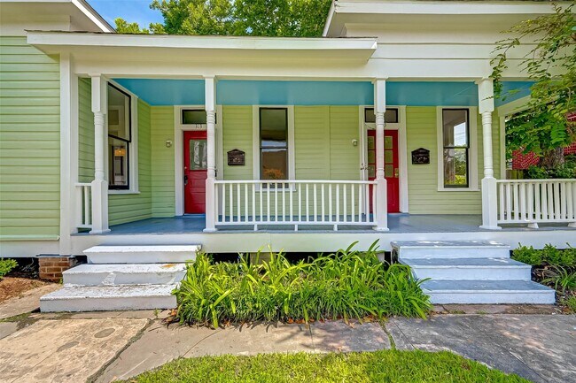 Photo - 315 E 15th St