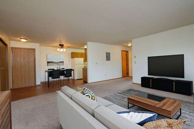 Fargo, ND Oak Court Apartments | Living