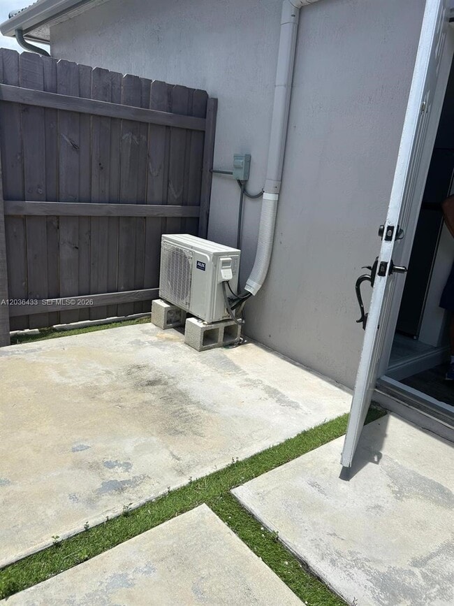 Building Photo - 16271 SW 92nd Terrace Unit 0