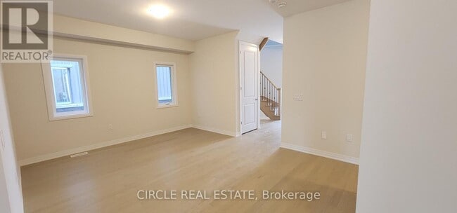 Photo - 253 Dingman St